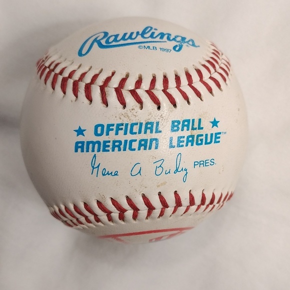 Yankees Rawlings Official American League Baseball 1997 with Red Stitching - Picture 2 of 6
